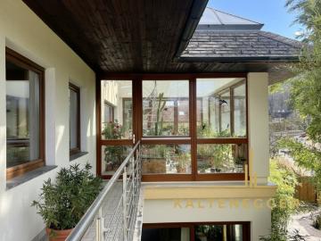 Klosterneuburg: Großzügiges Anwesen mit 2 Wohneinheiten, Indoorpool und 3.606 m² Grundstück