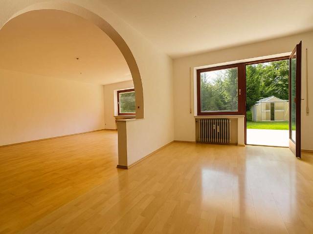 Klasse EG Wohnung mit Garage und großem Garten