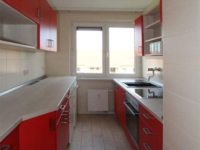 Klasse Wohnung mit EBK, Balkon und Tageslichtbad!