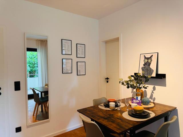 Klassen Stay: Design Apartment | Balcony | Netflix