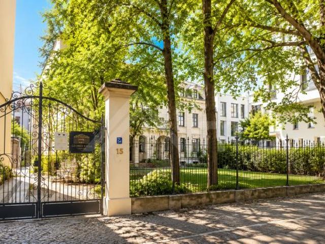 Klassizistische Fabrikantenvilla. Aktuell vermietetes Mikroappartement mit einer soliden Mietrendite