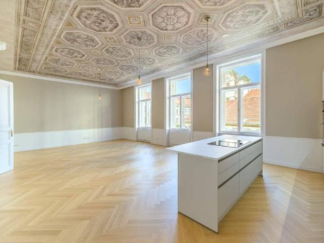 Klassik & Design Exklusive Stilwohnung mit Stuck, Kochinsel & edler Ausstattung