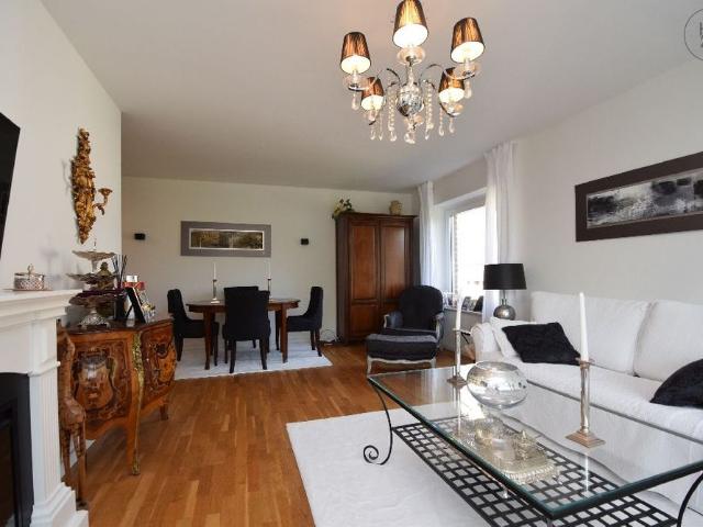 Klassisch elegant möblierte Wohnung mit Balkon Nähe Rodenkirchener Rheinufer