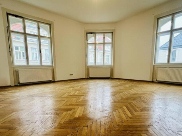 Klassisch & modern U3 ums Eck Eckwohnung mit Charme & Geschichte Westausrichtung