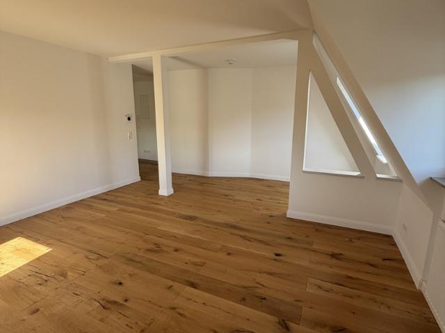 Klassisch & Schön. Luxuriös sanierte 2 Zimmer Wohnung im beliebten Stuttgarter Westen