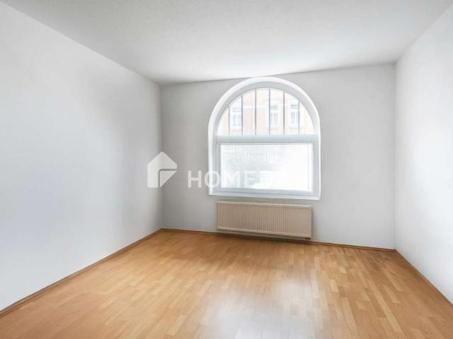 Klassisch und modern zugleich: Gepflegte 2 Zimmer Wohnung in saniertem Altbau