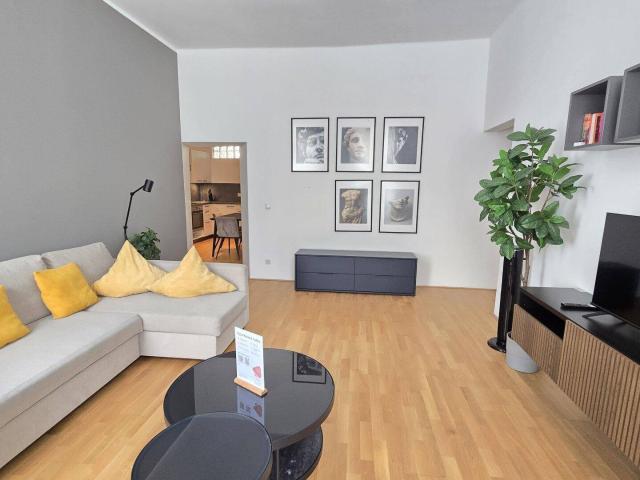 Klassische Altbau 3 Zi. Wohnung, erster Stock