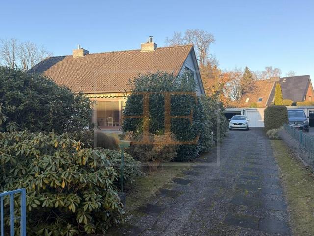 Klassische DHH mit Vollkeller und Garage in ruhiger Sackgassenlage von Ahrensburg