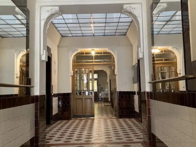 Klassische, sanierte 3 1/2 Zimmer Altbauwohnung Nähe Rochusmarkt!