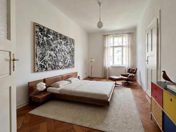 klassische 3 Zimmer Altbauwohnung mit Balkon und historischem Fischgrätparkett bezugsfrei