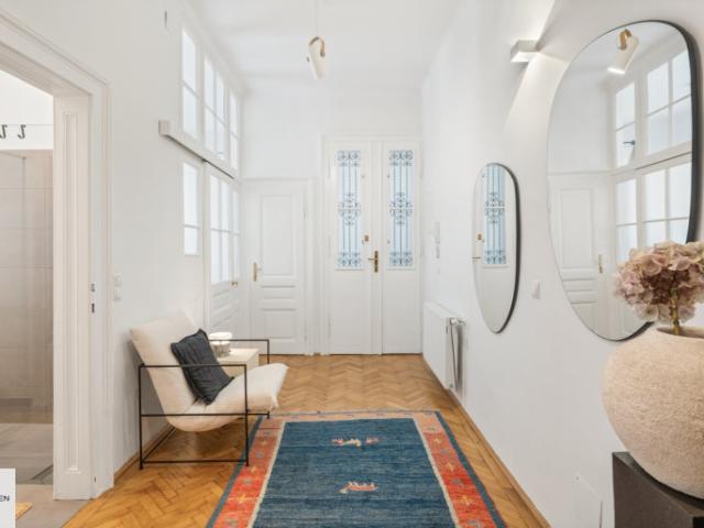 Klassische 3 Zimmer Altbauwohnung mit Erker, Fischgrätparkett, U Bahn Nähe und separat begehbaren Schlafzimmern