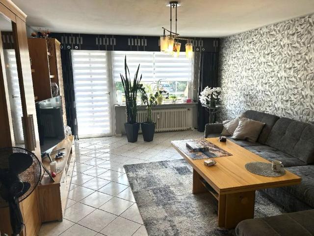 Klassische 3 Zimmer Erdgeschosswohnung mit Terrasse und Garten in Leverkusen Lützenkirchen!