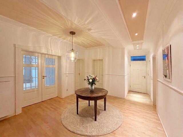 Klassische 4,5 Zimmer Altbauwohnung mit Balkon zum Innenhof – München, Nähe Goetheplatz U3/U6
