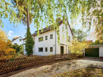Klassisches Westender Einfamilienhaus mit großem Garten, Wintergarten und Garage
