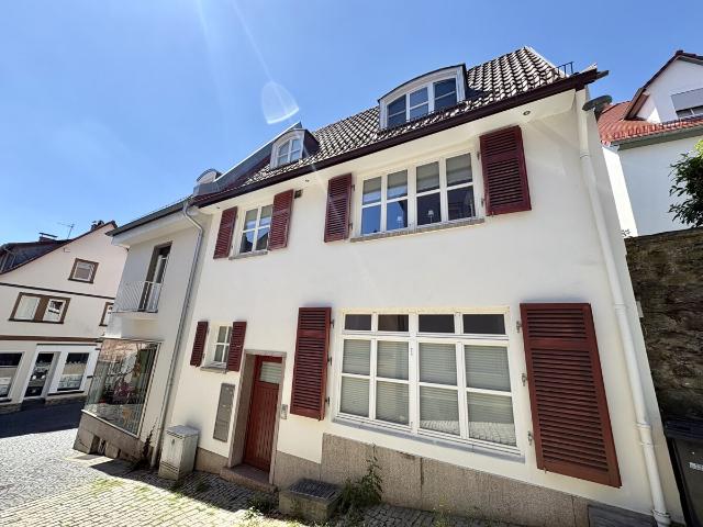 Klassisches Wohlfühlhaus“ Modernisierte Doppelhaushälfte mit traumhafter Dachterrasse in Kronberg im Taunus