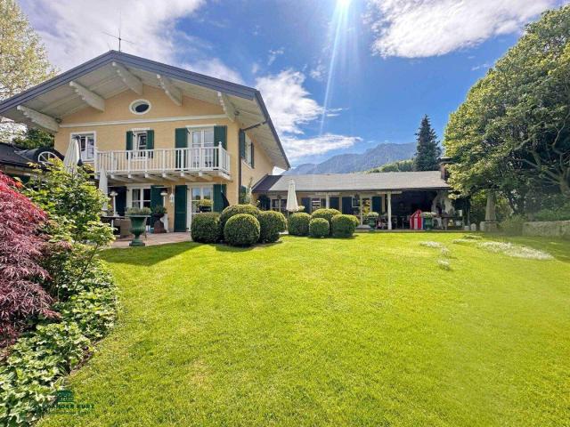 Klassisches Einfamilienhaus mit aufwendigem Garten in Großgmain