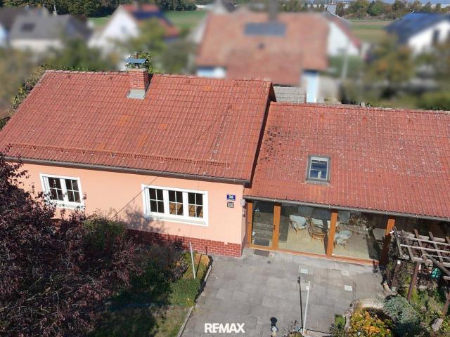 Klassisches Einfamilienhaus mit sonnigem Wintergarten in Spratzern