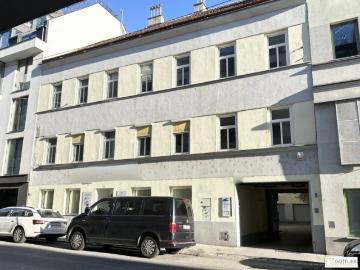 Klassisches Mittelzinshaus mit ca. 92% Leerstand und Einreichung Dachgeschoss Ausbau sowie sieben Garagenplätzen