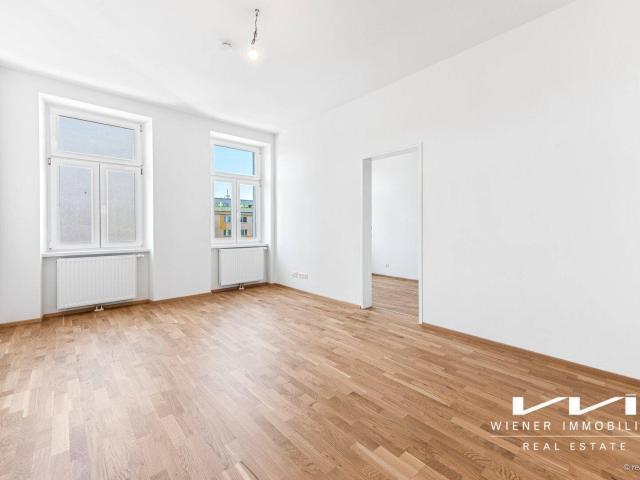 Klassischer, wunderschön sanierter Altbau mit hellem Entrée & separater Küche