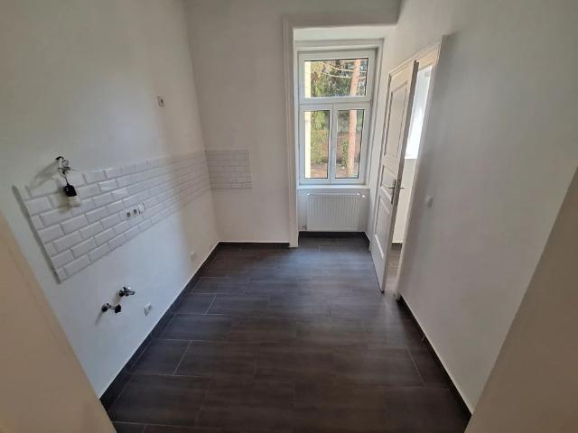 Klassischer Altbau an der Auhofstrasse in ruhiger Lage unbefristet