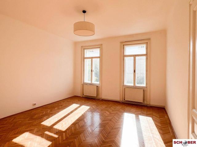 Klassischer Stilaltbau am Lutherplatz