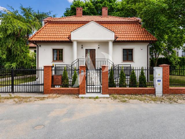 Klasyczny dom 264 m² w Wesołej zapraszam