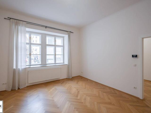 Kleeblattgasse 7: gepflegte 2 Zimmer Altbauwohnung mit separater Küche in perfekter Innenstadtlage ab sofort