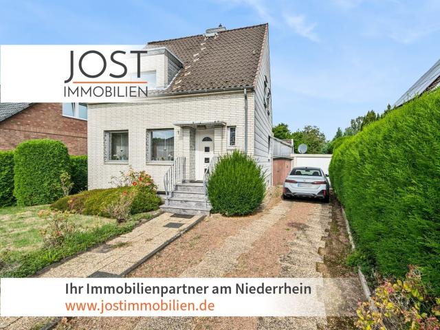 Klein, ursprünglich, voller Möglichkeiten Einfamilienhaus mit großem Grundstück