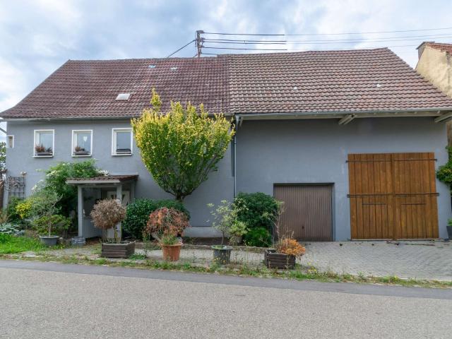 Klein aber mein. Einfamilienhaus mit Garage und Scheune. Kurzfristig beziehbar