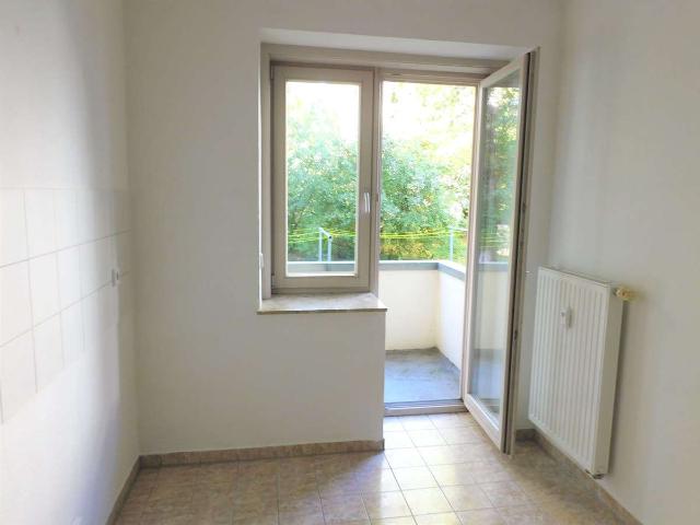 Klein, aber oho! Balkon, Laminat, Bad mit Fenster, Wanne.