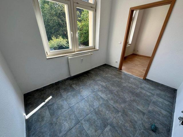 Klein aber fein / 1. OG Laminat / Bad mit Dusche !