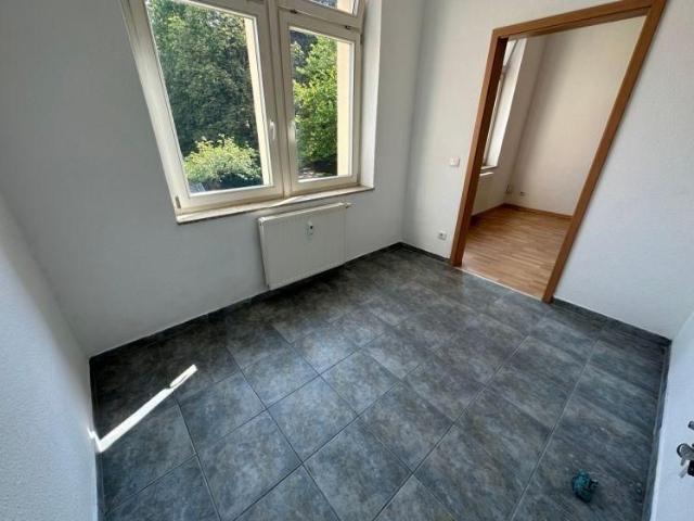 Klein aber fein / 1. OG Laminat / Bad mit Dusche !