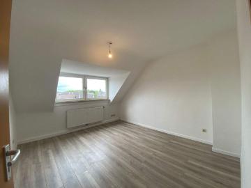 Klein aber fein! Renovierte Dachgeschosswohnung in Bottrop