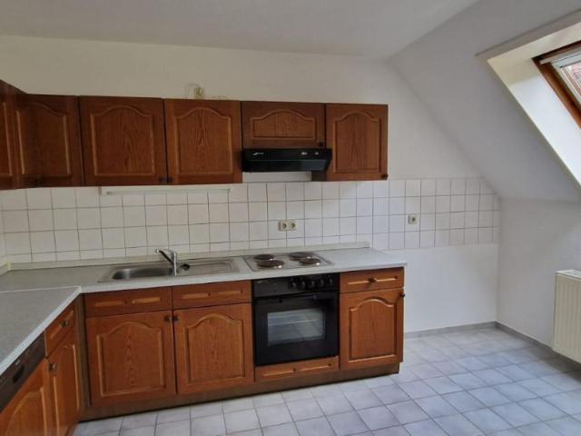 Klein, fein & mit Balkon – gemütliche 1 Raum Wohnung mit Einbauküche in Niederlungwitz!
