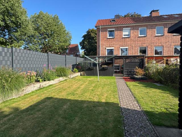 Klein, fein, überraschend geräumig – Endreihenhaus mit Garten und ausgebautem Dachgeschoss