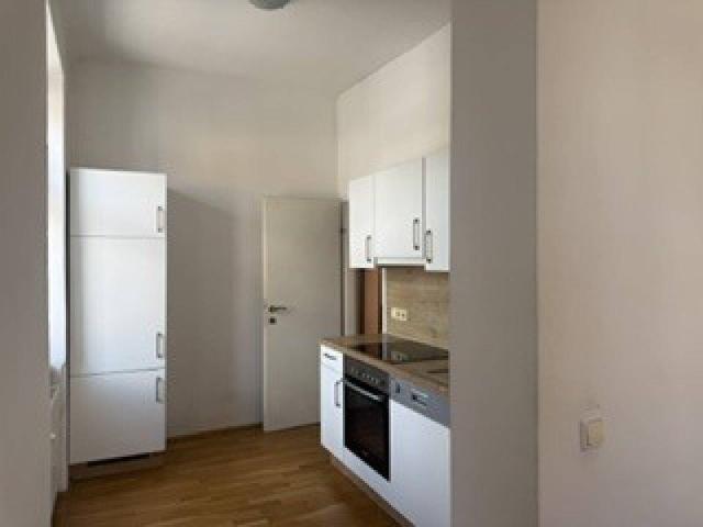 Klein, fein und möbliert: Charmante, lichtdurchflutete 1 Zimmer Wohnung in zentraler Lage: geräumige 1 Zimmerwohnung, gute Küchen und Badausstattung, modern saniert und möbliert!