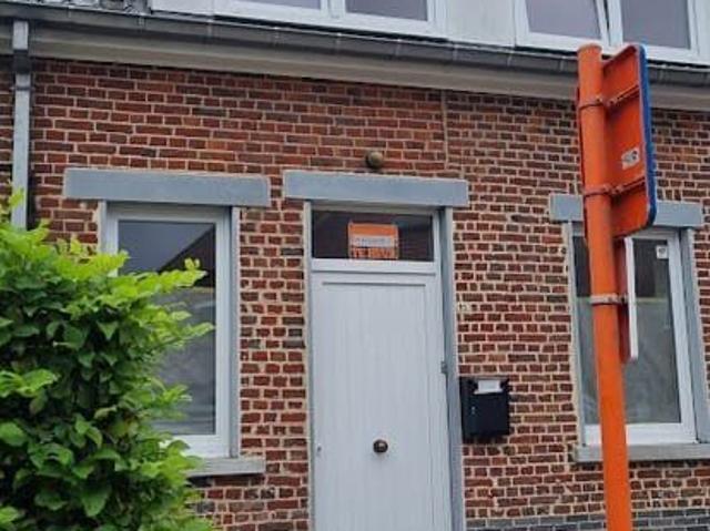 Klein huis met zuidgericht terras