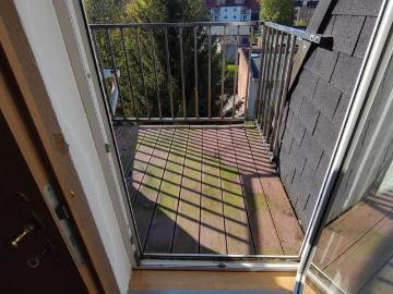 kleine 3 Raumwohnung mit Balkon im Dachgeschoss !