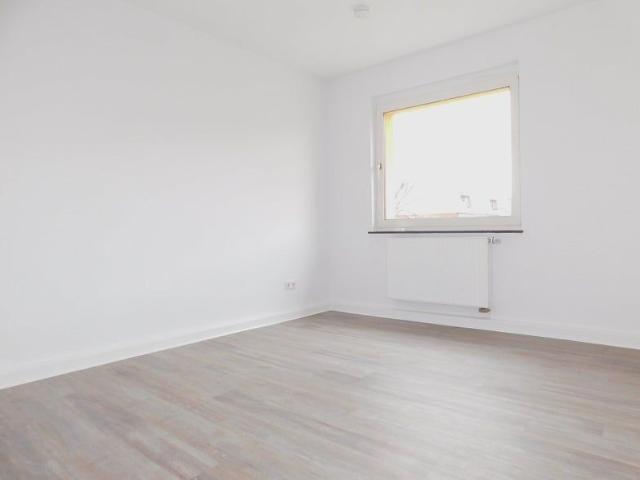 Kleine 2 Zi. Whg. mit neuem Bad und neuem Boden