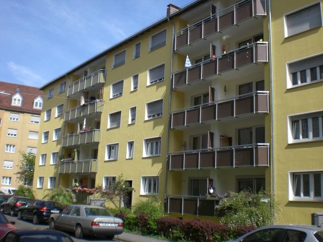 Kleine, charmante 2 Zimmer Wohnung mit Balkon