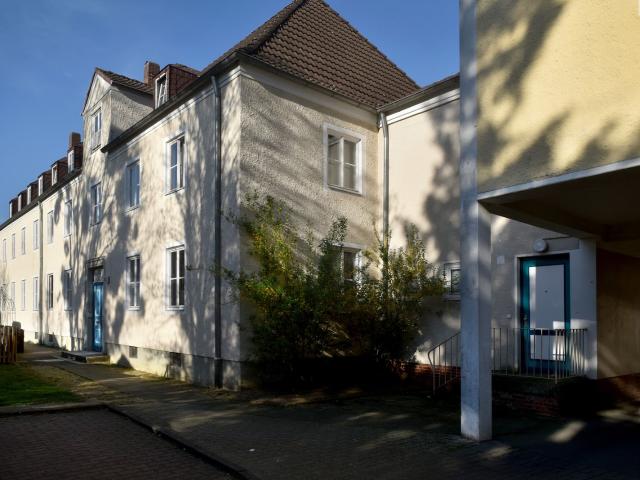 Kleine City Wohnung im Erdgeschoss / EG links
