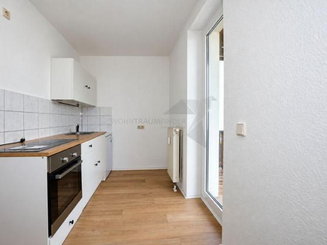 Kleine Balkonwohnung mit Einbauküche in Niederplanitz