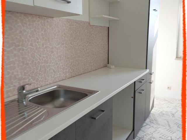 Kleine gemütliche 2 Zi. Wohnung mit Küchenmöbel in ländlicher Idylle und dennoch zentral
