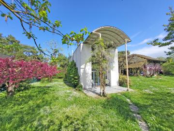 Kleine, helle, freistehende Villa mit 3,5 Zimmern und 85 m² + Keller