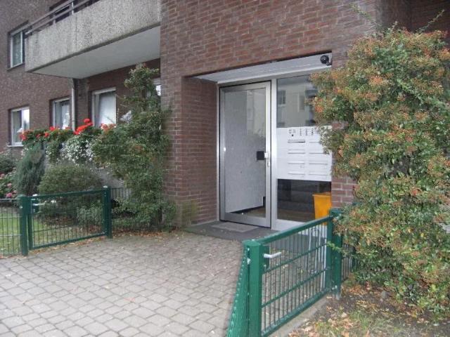 kleine Singlewohnung mit sep. Küche, Kücheneinrichtung u. Balkon: RESERVIERT !