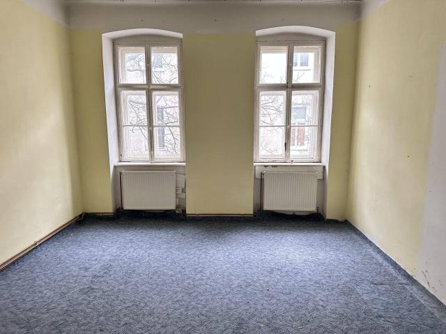 Kleine Wohnung hofseitig + Therme + 4. Stock ohne Lift + Lugner City/U6 Burggasse