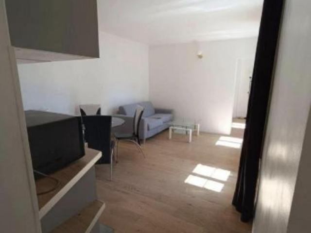 Kleine Wohnung mit Wohn und Schlafzimmer, 33 m2
