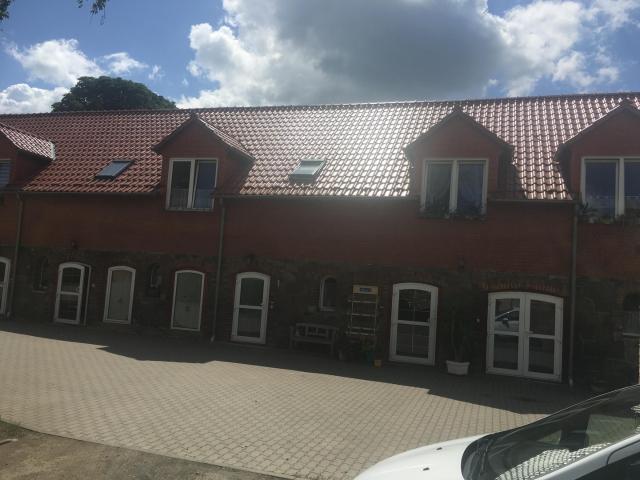 Kleine voll möblierte 2 Raumwohnung mit Einbauküche auf einem Bauernhof in Parstein