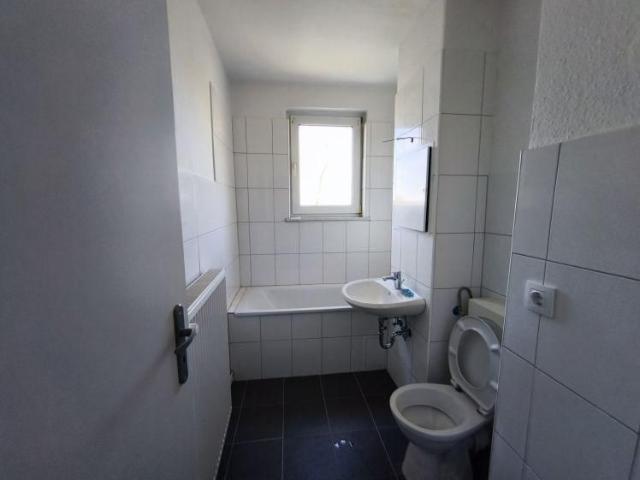 Kleine Zweiraumwohnung mit Balkon und Tageslichtbad!