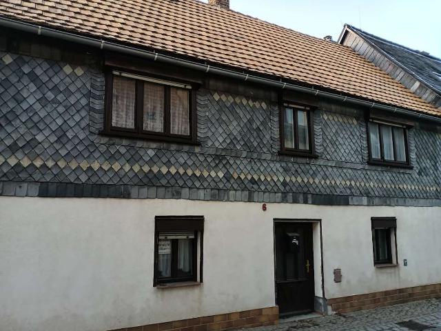 kleines antikes Stadthaus am Markt in Neusalza Spremberg bei Bautzen und Löbau